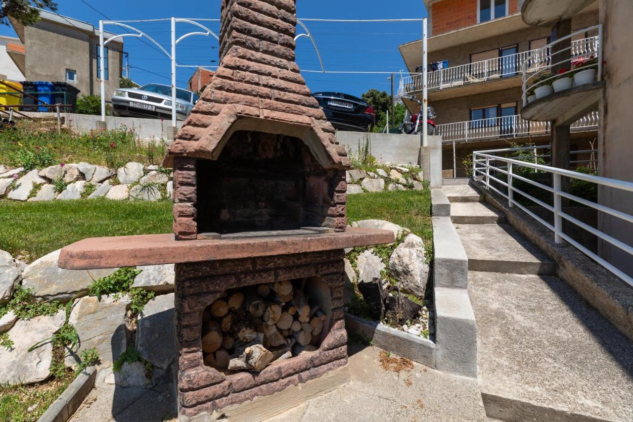 Apartments With A Parking Space Stanici, Omis - 11421 Celina Bagian luar foto