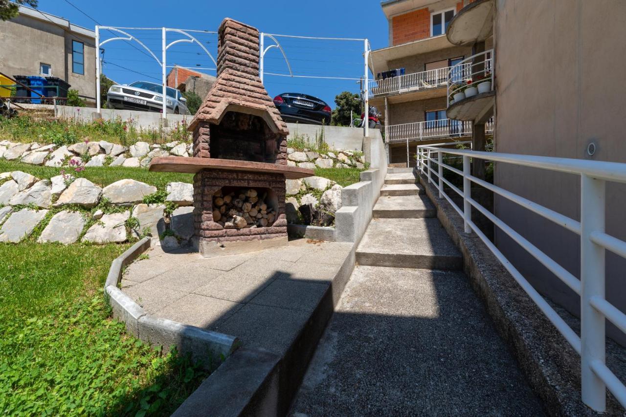 Apartments With A Parking Space Stanici, Omis - 11421 Celina Bagian luar foto